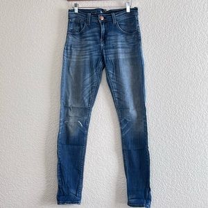 Levi’s | Boyfriend skinny fit mid-rise jeans size 26